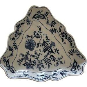 Blue Danube Blue White Onion Triangular Vegetable Bowl Vintage Floral 9"